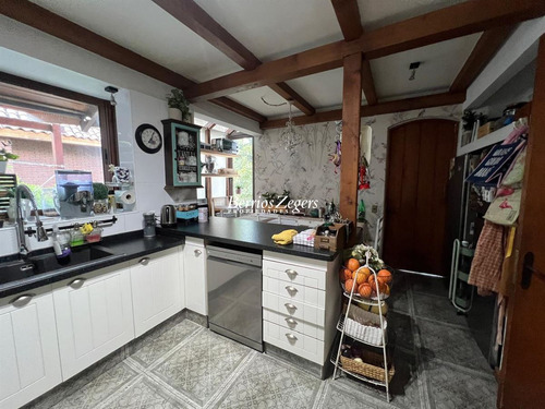 Casa En Venta De 5 Dorm. En Lo Barnechea Golf Lomas