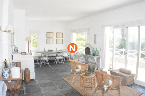 Casa En Venta Zona Faro , Punta Del Este, 4 Dormitorios.- Ref: 208850