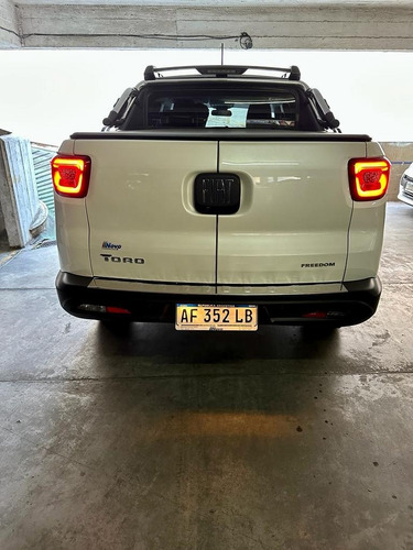 Imagen 2 de 15 de Fiat Toro Volcano 2.0 16v Multijet 4x4 At9 My23 Diesel U