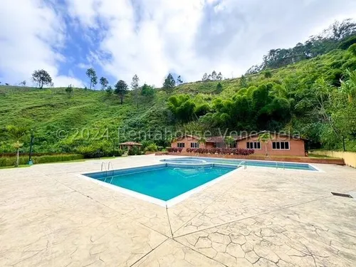 Agp Espectacular Apartamento En Planta Baja, Calle Cerrada Y Vigilancia Privada En Venta En Colinas De La Tahona 25-2354 Ys
