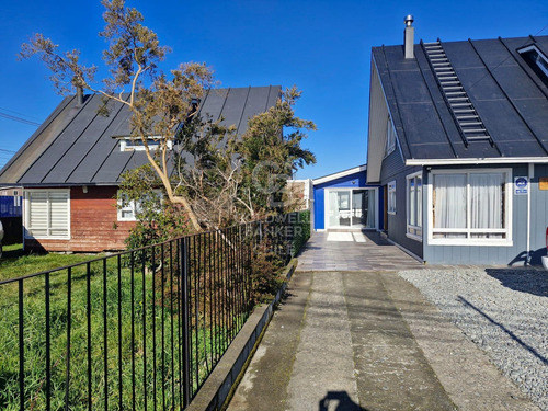 A Dos Cuadras De La Costaneras De Puerto Varas