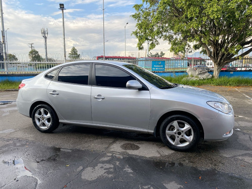 Imagen 13 de 25 de Hyundai Elantra Supreme Gls 2011
