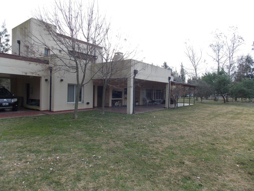 Casa En Barrio Privado Chacras De Uribelarrea
