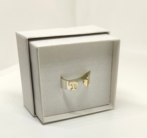 Imagen 4 de 7 de Anillo Pinza Plata Letra Y Corazón De Oro 18