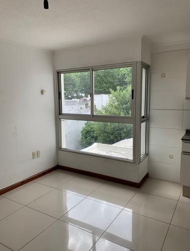Apartamento De Un Dormitorio En Alquiler , Muy Luminoso