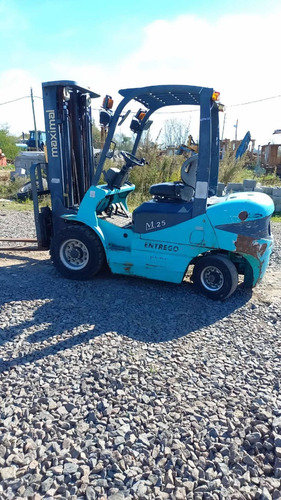 Imagen 10 de 15 de Autoelevador Yale 3tn Diesel Torre Triple C/desplazad Envios
