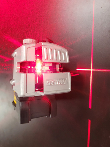 Nivel Laser De Linea Dewalt, Autonivelante, 3 Haz Rojo Dw089