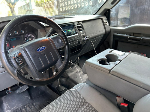 Ford F-250 Súper Duty Xlt Cabina y media 4x4 gasolina