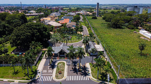 Imagem 1 de 7 de Terrenos - Ref: V13953