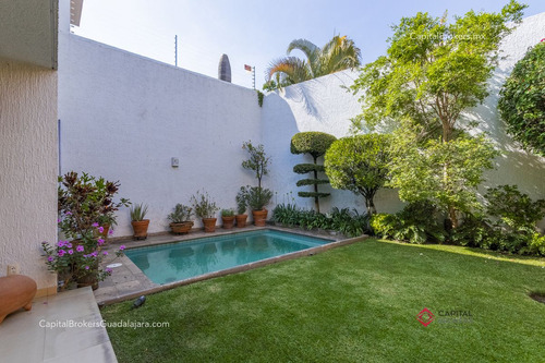 Casa Con Alberca En Venta En La Colonia Seattle