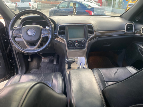 Jeep Grand Cherokee Overlant 2014 Inicial: 300,000