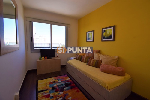 Imagen 25 de 30 de Pent House , 3 Dormitorios A Nuevo ! Con Servicios!