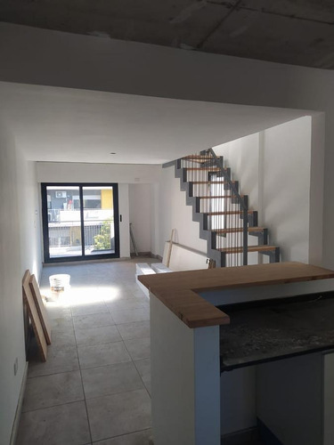 Imagen 8 de 30 de Departamento Duplex 2 Dormitorios Balcón Al Frente Y Terraza Exclusiva - Luis Agote