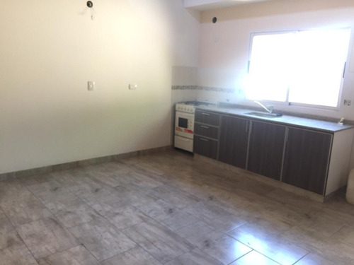 Imagen 4 de 18 de Departamento De 2 1/2 Ambientes En San Justo