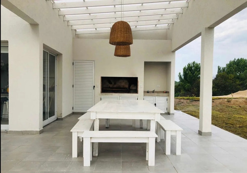 Imagen 11 de 13 de Venta - Costa Esmeralda - Muy Linda Casa En Barrio Deportivo