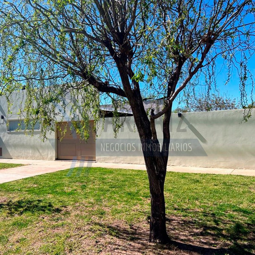 Se Vende Quincho Con Extenso Parque En Saladillo