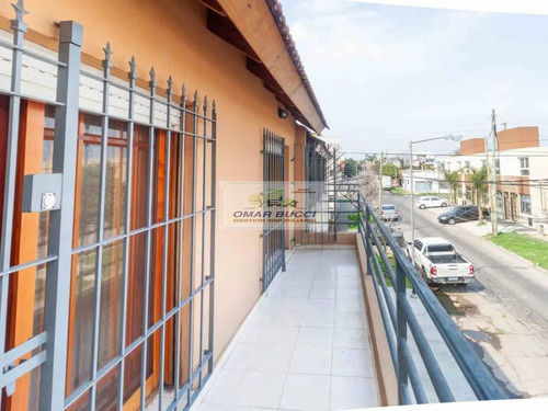 Ph De 4 Ambientes Con Cochera Cubierta Y Patio En Villa Ballester