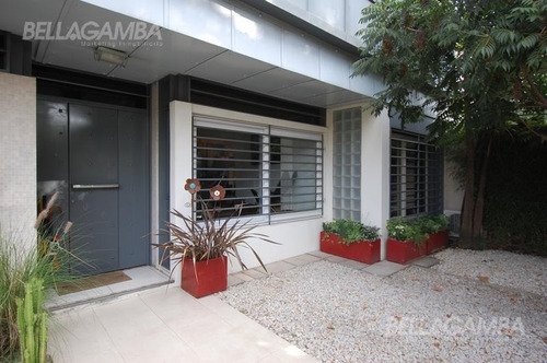 Imagen 4 de 30 de Destacada Propiedad Con Imponente Parque Y Piscina. Excelente Diseño Y Calidad Constructiva.