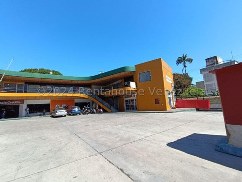  Local Comercial Listo Para Emprender, Cuenta Con Exhibidor De Aluminio Y Madera, Comoda Mezzanina Inm, Baño Y Magnifico Deposito, Ubicado En En Casco Central De Naguanagua