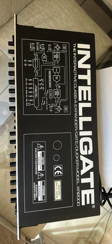 Behringer Intelligate Model Xr2000 (Usado)