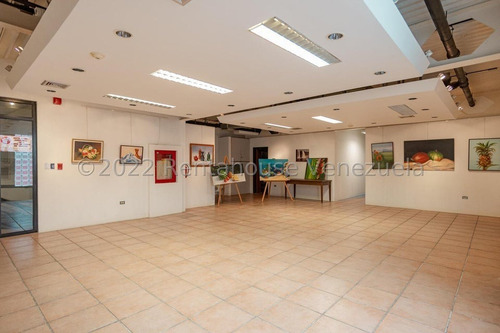 Imagen 3 de 14 de Se Vende Hermoso Edificio De 3 Pisos Ubicado En La Única Calle Industrial De Prados Del Este Código: 22-13487