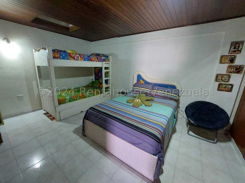 Casa En Venta En El Llanito En Calle Cerrada Con Vigilancia, Excelente Oportunidad De Inversion 25-6765 Jc