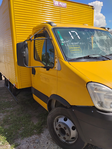 Iveco Daily 70c17 2017 Com Bau De 5,50 Mts Financio