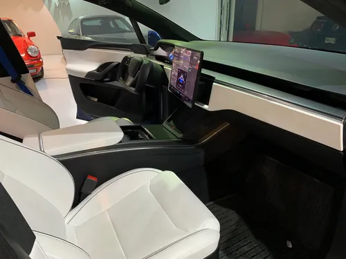 Tesla Model X Plaid 2023