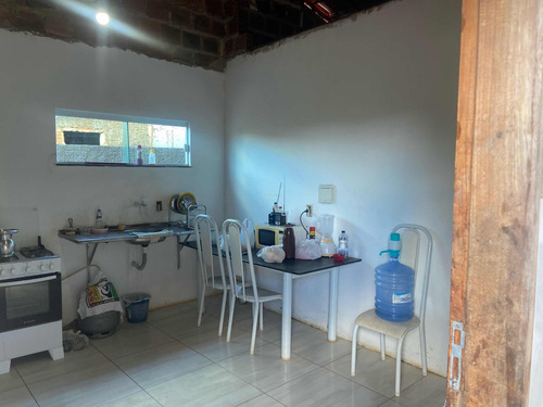 Casa Com 2 Quartos Cozinha Banheiro Garagem