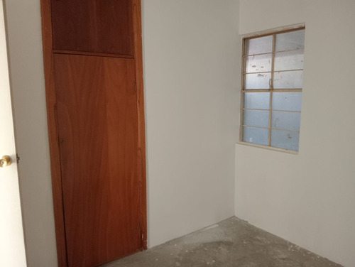 Casa De Un Solo Nivel Bastante Amplia, Ubicada En Buena Zona