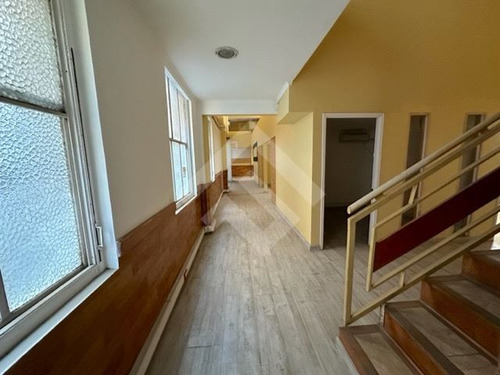Gran Oficina En Venta En La Mejor Ubicación Del Centro Stgo