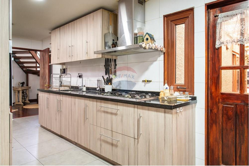 Casa 7d - 4b Calle Irlanda En Las Condes.