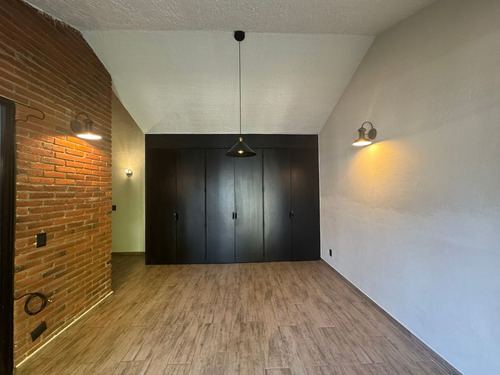 Casa En Venta De 1 Piso En Residencial La Virgen, Metepec, En Frente Del Parque Bicentenario