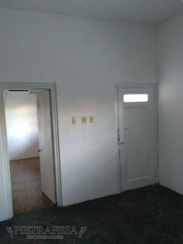 Imagen 2 de 19 de Casa En Venta Con Renta - 2 Dormitorios - 1 Baño - Andres Gomez - Malvin