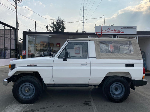 Toyota Land Cruiser Fj73