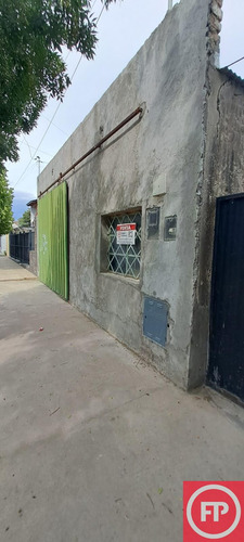 Venta Galpón Choele Choel Con Cochera Y Dos Dptos