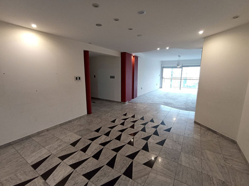 Piso Alto. 3 Dorm + Servicio, 4 Baños, Garaje 2 Autos