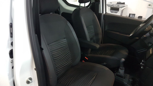 Imagen 6 de 17 de Renault Kangoo Confort 5 Asientos Diesel Stock Fisico (cna)
