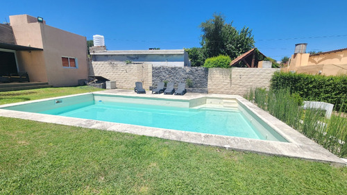 Casa 4 Dormitorios, Pileta , Jardin , Cerca Del Centro