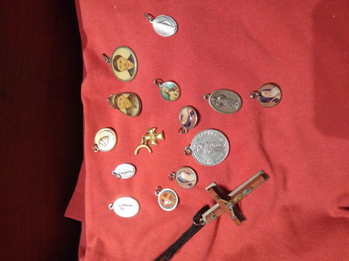 Lote De 15 Medallas Religiosas Y Cruces