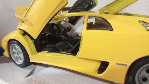 Burago 1990 Lamborghini Diablo Escala 1 18. De Vitrina. Amarillo (Usado)