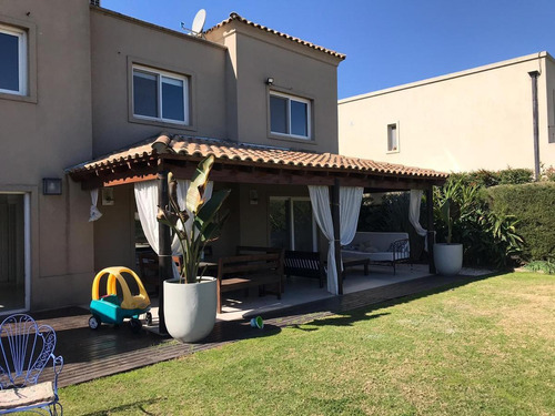 Casa En Venta De 3 Dormitorios En Barrio Privado La Comarca, Sobre Corredor Bancalari.