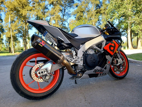 Aprilia Rsv4