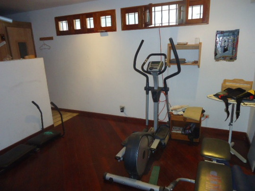 Quinta En Las Marias (el Hatillo), Con Gimnasio, Hermosas Areas Verdes