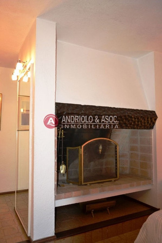 Casa De 5 Dormitorios Y Piscina En Zona De Cantegril- Ref: 4334
