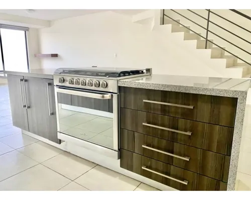 Casa En Renta Con Cuarto De Servicio En Zibata K