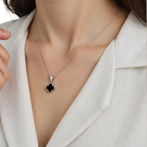 Colar Pingente Trevo Preto Gargantilha Feminina Aço Inox Prateado Caixinha Para Presente