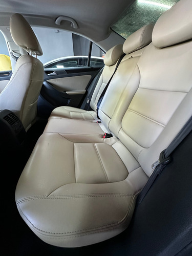 Volkswagen Jetta 2.0 Comfortline Flex 4p Automática