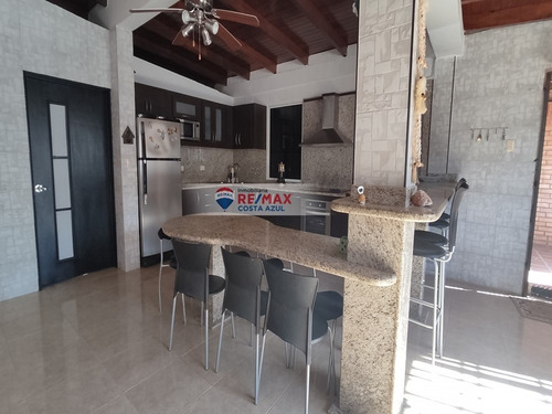 Remax Vende Amplia Casa Quinta Veraniega En Conjunto Los Coralitos Tucacas