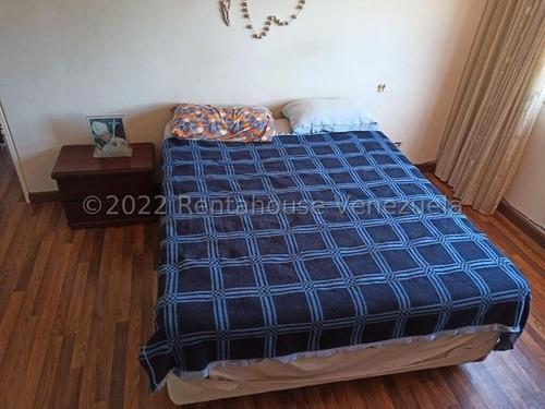 Imagen 13 de 17 de Apto En Venta En Los Chaguaramos 22-20300 Adri 04143391178